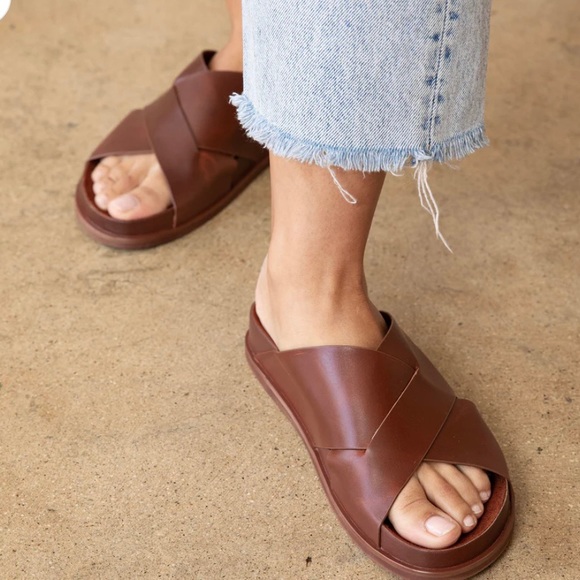 Kelsi Dagger Sailor Peanut Slide Sandals - Picture 1 of 10